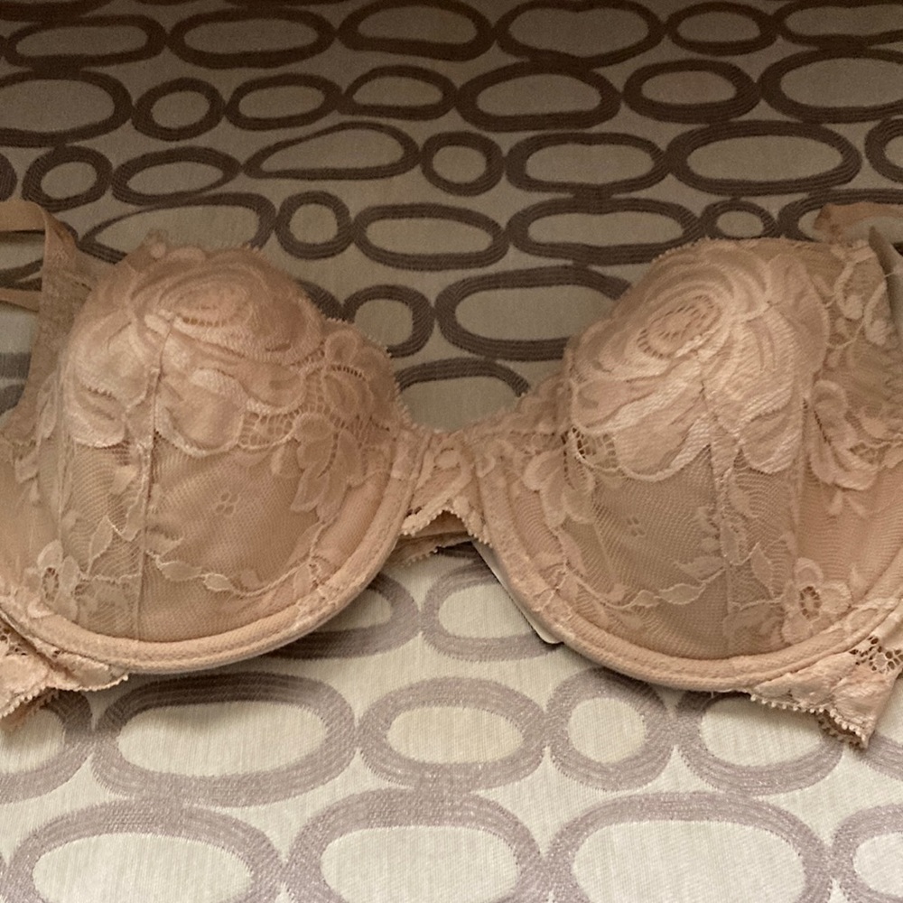 NWT”, MaidenForm Lace Bra. 34C